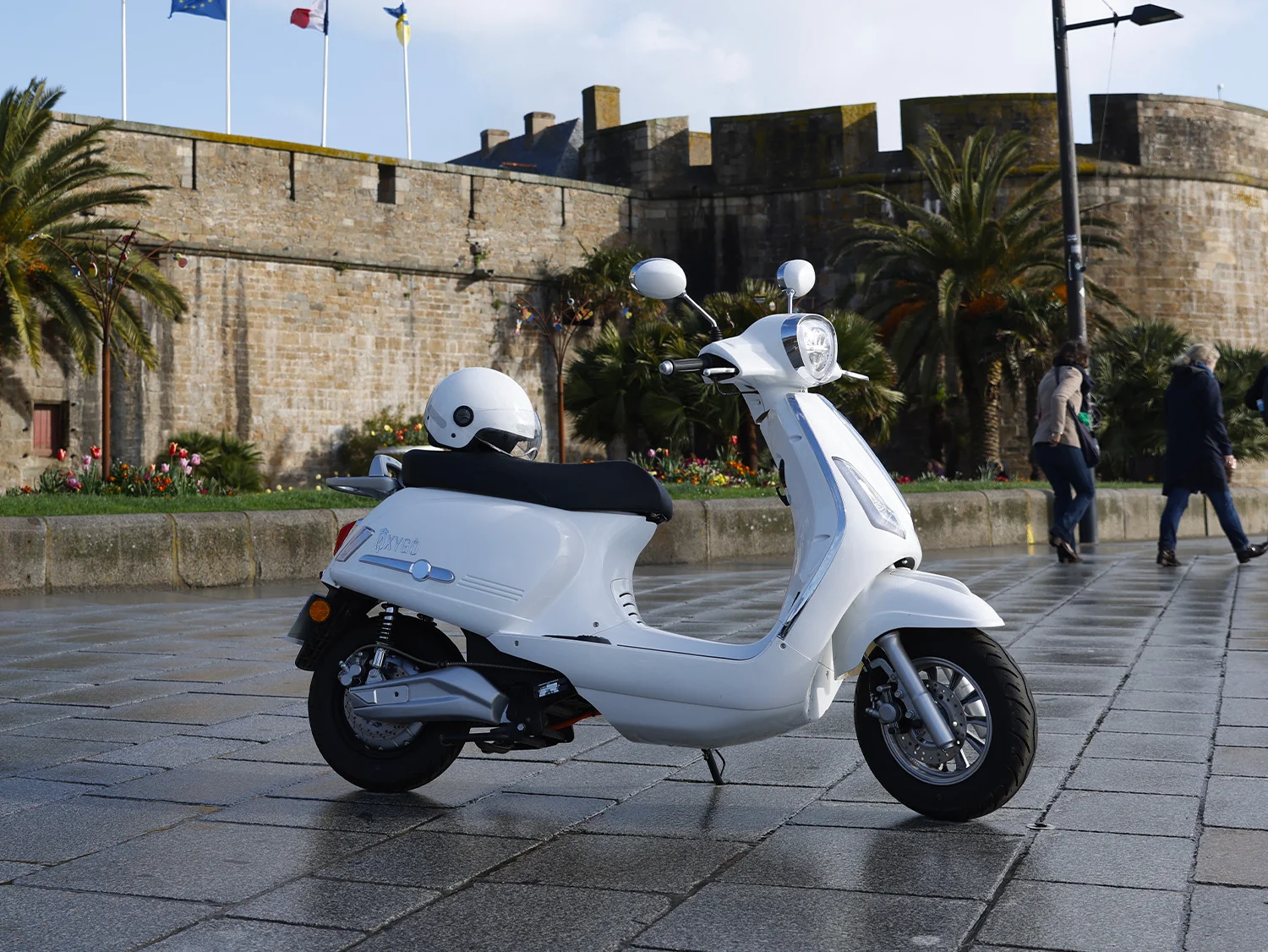 Photo d'un modèle Gringo devant les remparts de Saint-Malo